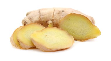 Dilimlenmiş taze zencefil kökleri