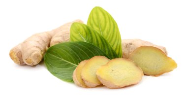 Dilimlenmiş taze zencefil kökleri