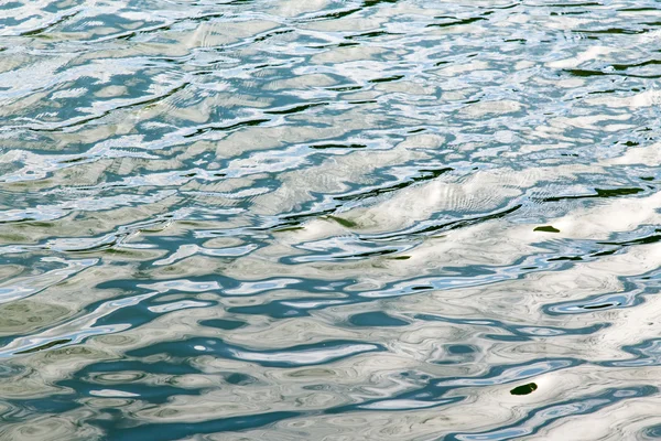 Водна поверхня, красива хвиля — стокове фото