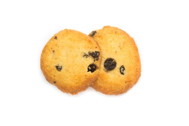 Beyaz arkaplanda izole edilmiş çikolatalı kurabiye.