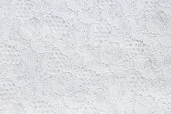 küçük çiçekli beyaz zemin üzerine beyaz dantel.