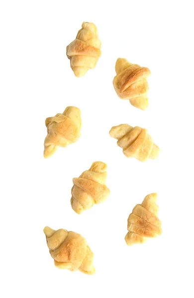 Caindo mini croissants no fundo branco . — Fotografia de Stock