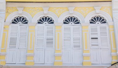 Vintage pencere veya Sino-Portekiz tarzı Phuket, Tayland.