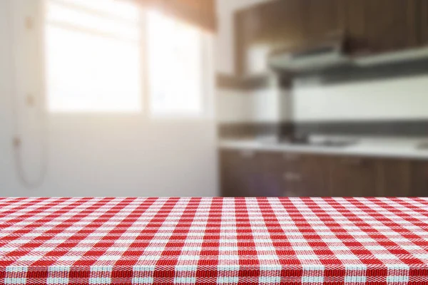 テーブル クロスとぼやけキッチン背景、製品モンタージュ表示、空のテーブル. — ストック写真