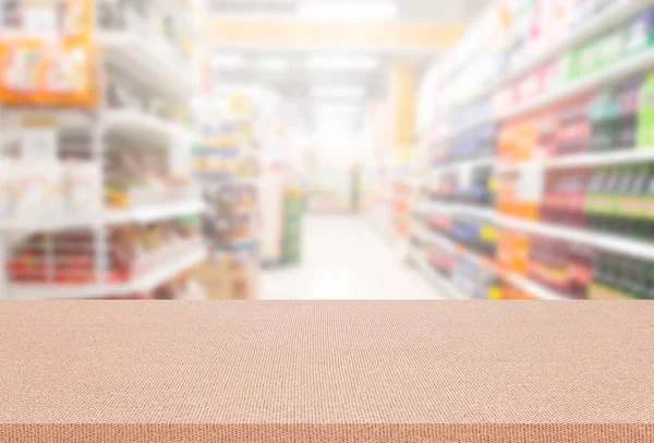 Empty table and blurred supermarket background, product montage display. — Stock Photo, Image