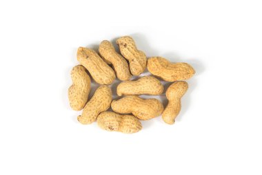 Kurutulmuş fıstık beyaz arka plan üzerinde üstten görünüm izole.