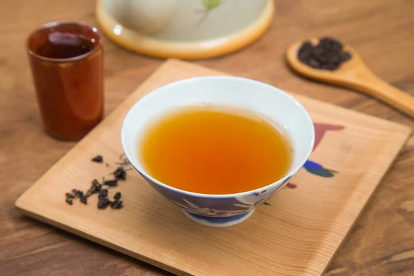 Teetasse Und Teekanne Auf Holztisch Nahaufnahme — Stockfoto
