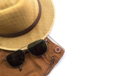 Seyahat Aksesuarları ve kopya alanı, beyaz zemin üzerine izole kostüm seyahat kavramı.