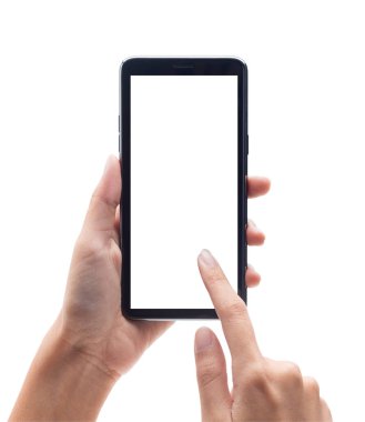 Siyah akıllı telefonu tutan ve boş ekrana dokunan kadın beyaz arka planda kırpma yolu ile izole edilmiş..