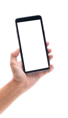 Beyaz arkaplanda kırpma yolu ile izole siyah ekranlı akıllı telefonu tutan kadın.