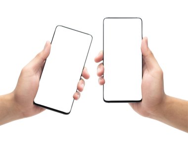 Beyaz arkaplanda kırpma yolu ile izole edilmiş boş ekran ile siyah akıllı telefonu tutan bir erkek eli seti.