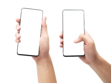 Beyaz arkaplanda kırpma yolu ile izole edilmiş boş ekran ile siyah akıllı telefonu tutan bir erkek eli seti.
