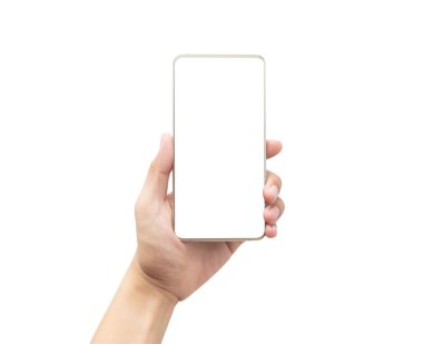 Beyaz arkaplanda kırpma yolu ile izole edilmiş boş ekran ile altın akıllı telefonu tutan erkek el.
