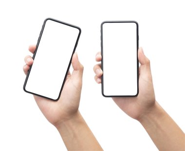 Beyaz arkaplanda kırpma yolu ile izole edilmiş boş ekran ile siyah akıllı telefonu tutan bir erkek eli seti.