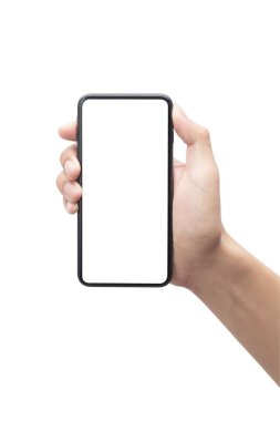 Beyaz arkaplanda kırpma yolu ile izole siyah ekranlı akıllı telefonu tutan erkek el.