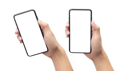 Beyaz arkaplanda kırpma yolu ile izole edilmiş boş ekran ile siyah akıllı telefonu tutan bir erkek eli seti.