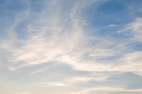 日没前の美しい空と雲 — ストック写真