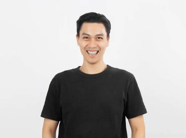 Ung Vacker Asiatisk Man Ler Med Hängslen Och Tittar Kameran — Stockfoto