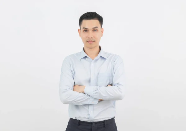 Ung Stilig Asiatisk Affärsman Som Vill Kameran Med Armarna Korsade — Stockfoto