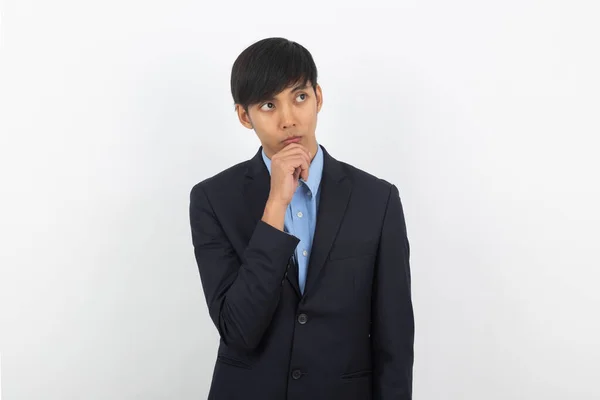 Jovem Bonito Asiático Homem Negócios Pensando Uma Ideia Enquanto Olha — Fotografia de Stock