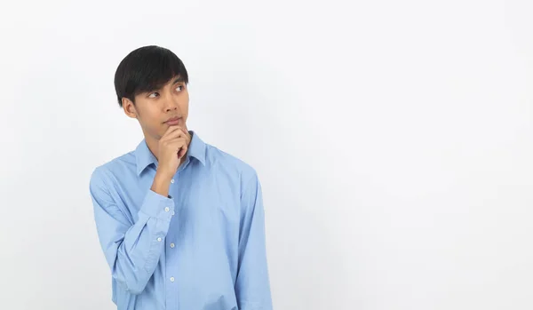 Joven Guapo Asiático Hombre Negocios Pensando Una Idea Mientras Busca —  Fotos de Stock
