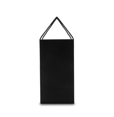 Yan görünümlü siyah kağıt çanta kırpma yolu ile beyaz arkaplan izole.