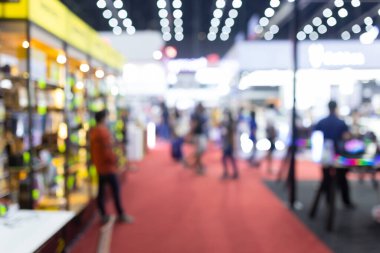 Sergi salonundaki soyut bulanık insanlar fuar fuarı geçmişi. İş fuarı, iş fuarı ya da borsa. Organizasyon ya da şirket etkinliği, ticari ticaret ya da alışveriş merkezi pazarlama reklam kavramı.