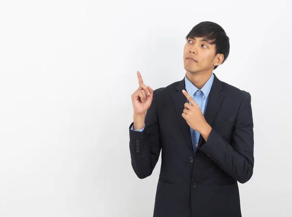 Joven Hombre Negocios Asiático Con Camisa Azul Apuntando Hacia Lado —  Fotos de Stock
