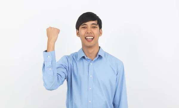 Jovem Empresário Animado Homem Asiático Levantando Punhos Com Rosto Feliz — Fotografia de Stock