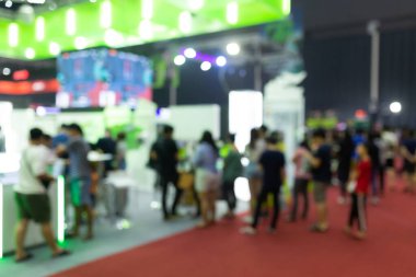 Sergi salonundaki soyut bulanık insanlar fuar fuarı geçmişi. İş fuarı, iş fuarı ya da borsa. Organizasyon ya da şirket etkinliği, ticari ticaret ya da alışveriş merkezi pazarlama reklam kavramı.