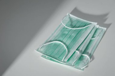 Tıbbi cerrahi maskeler, enfeksiyonu önlemek için kullanın, Covid-19 veya corona virüsü, Coronavirus önleme.