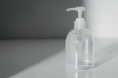 El dezenfektanı jeli, enfeksiyonu önlemek için kullanın, Covid-19 ya da corona virüsü, Coronavirus önleme.