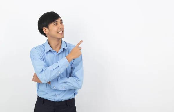 Ung Asiatisk Affärsman Med Blå Skjorta Pekar Sidan Med Hand — Stockfoto