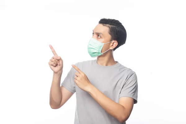 Young Asian Man Bär Hygienisk Mask Och Pekar Copyspace 2019 — Stockfoto