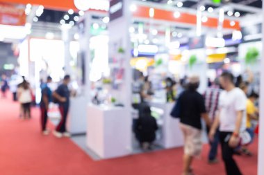 Sergi salonundaki soyut bulanık insanlar fuar fuarı geçmişi. İş fuarı, iş fuarı ya da borsa. Organizasyon ya da şirket etkinliği, ticari ticaret ya da alışveriş merkezi pazarlama reklam kavramı.