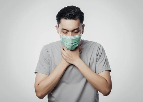 Ung Asiatisk Man Hygienisk Mask Med Ont Halsen 2019 Ncov — Stockfoto