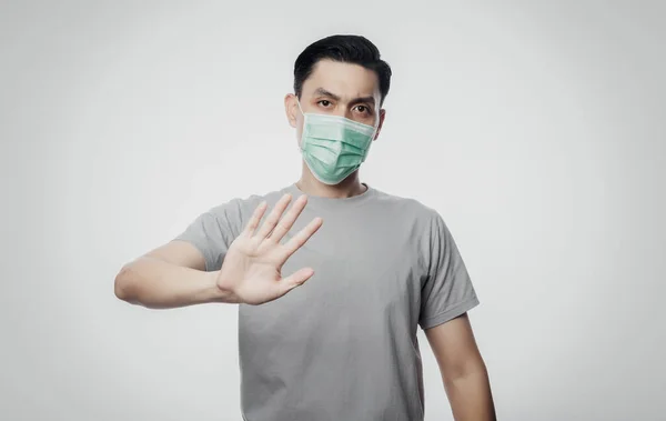 Ung Asiatisk Man Bär Hygienisk Mask Gesterande Stopp För Att — Stockfoto