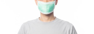 Enfeksiyonu önlemek için hijyenik maske takan genç adam, 2019-nCoV ya da koronavirüs. Öğleden sonra 2.5 gibi hava yoluyla bulaşan solunum hastalığı beyaz arka planda izole edilmiş. Sancak boyutu.