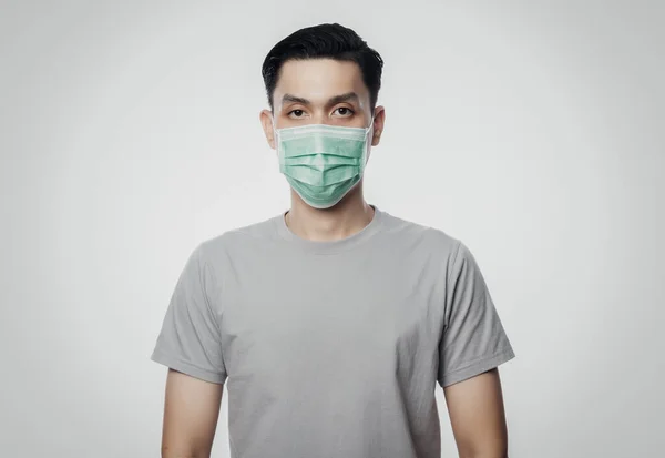 Enfeksiyonu Önlemek Için Hijyenik Maske Takan Genç Asyalı Adam 2019 — Stok fotoğraf