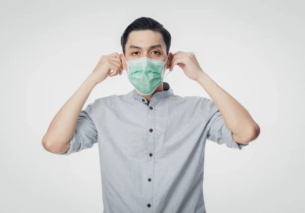 Ung Asiatisk Affärsman Bär Hygienisk Mask För Att Förhindra Infektion — Stockfoto