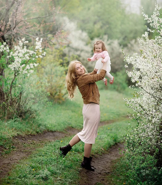 Young Mother Baby Spring Blooming Garden — Stock Photo, Image