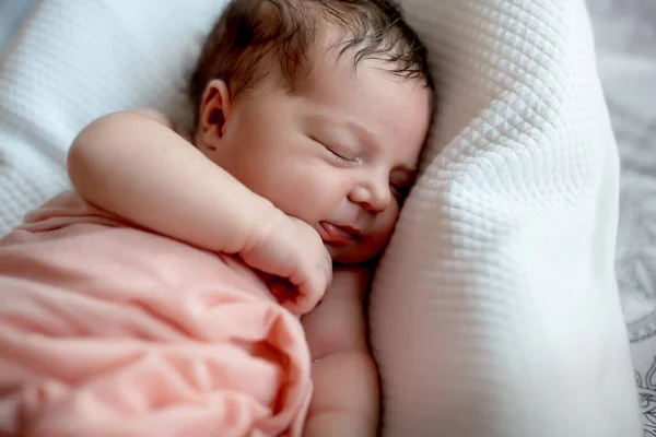 Νεογνό Μωρό Κούνια Κουκούλι — Φωτογραφία Αρχείου
