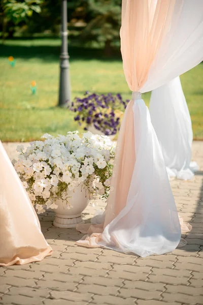 Arco Registro Boda Decorado Con Flores — Foto de Stock