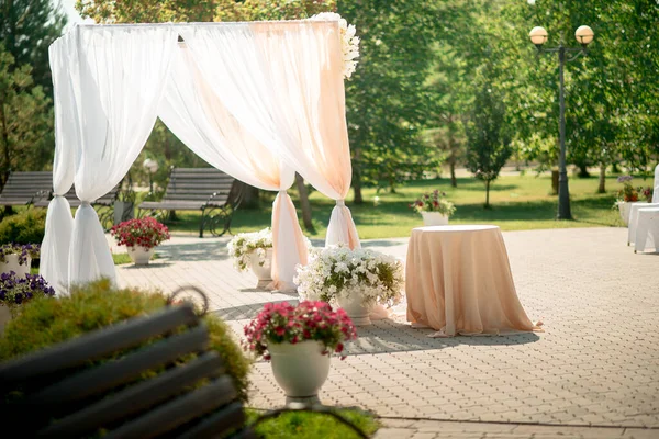 Arco Registro Casamento Decorado Com Flores — Fotografia de Stock