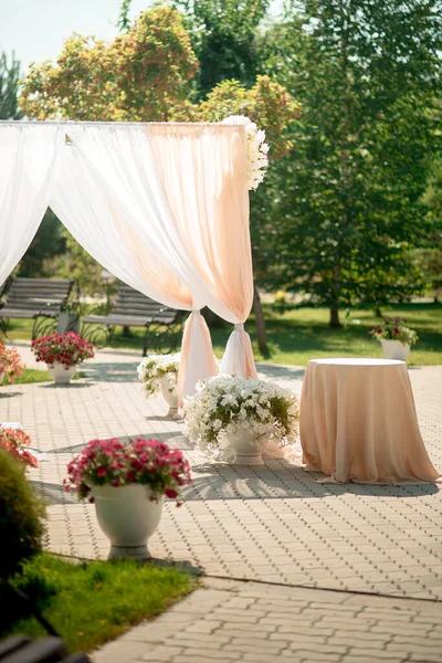 Arco Registro Casamento Decorado Com Flores — Fotografia de Stock