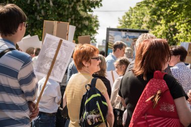 Saratov, Rusya - 9 Mayıs 2016 Zafer Günü, geçit töreni Ölümsüz Alay