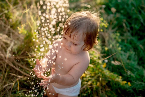 Little Baby Bathes Basin Summer Lawn — Stock Photo, Image