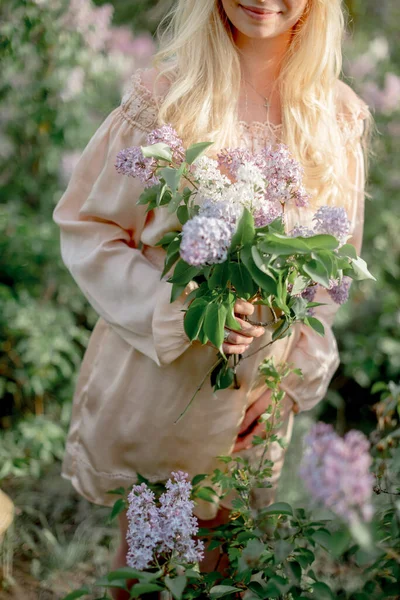 Beautiful Pregnant Woman Lilac Garden — Stock Photo, Image