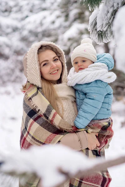 Mom Holds Her Arms Little Daughter Walk Winter Forest — Stock Photo, Image