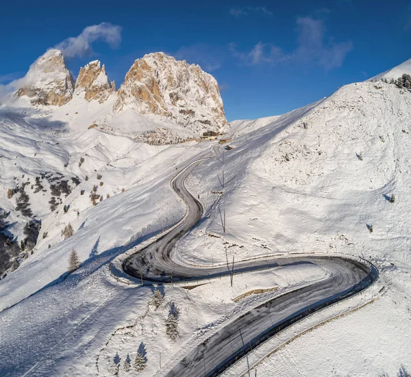 Kurvenreiche Straße Den Italienischen Alpen Südtirol Winter Sonniger Wintertag Mit — Stockfoto